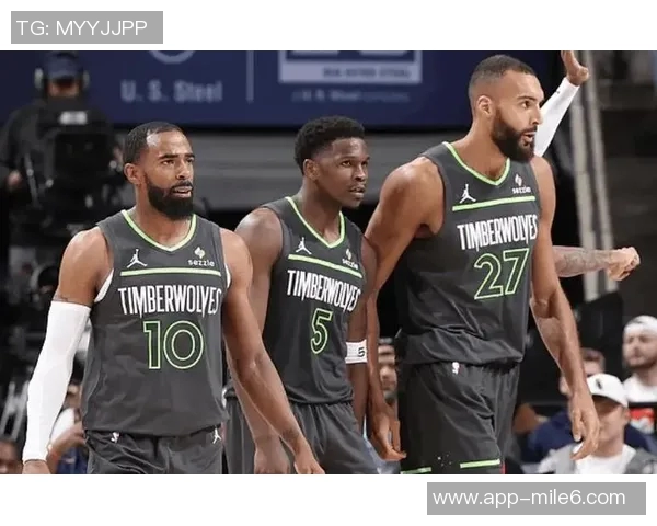 爱德华兹第三节火力全开9中7狂砍21分三节合计31分5篮板表现惊艳