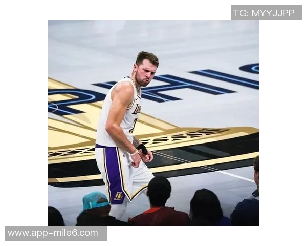 东契奇缺阵期间里夫斯展现超凡实力场均41分10助攻命中率惊人